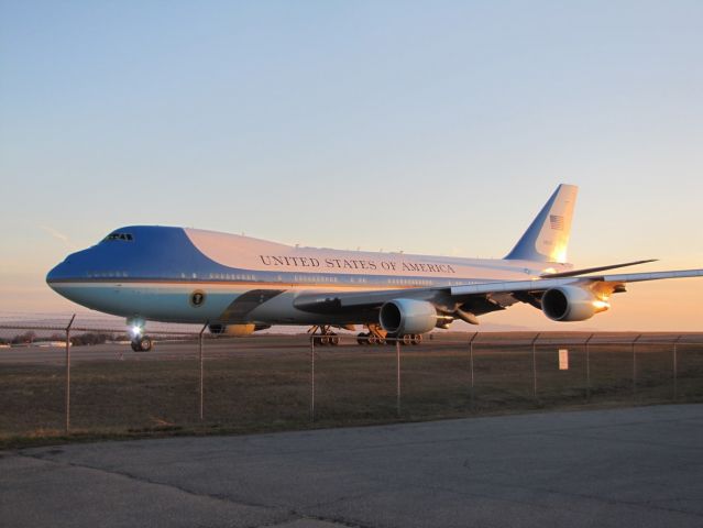 Boeing 747-400 (N29000)