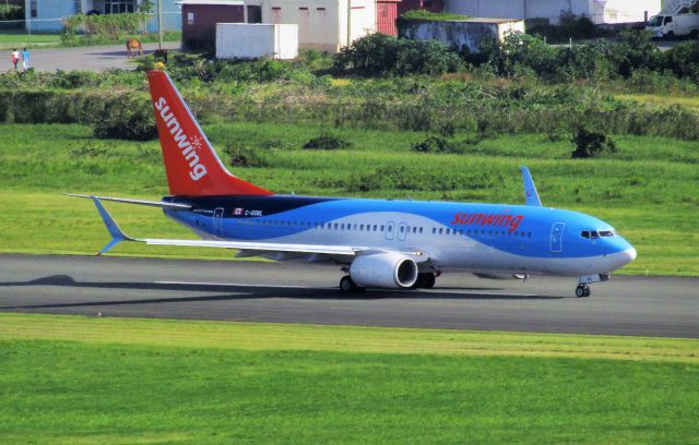 Boeing 737-800 (C-GSWL)