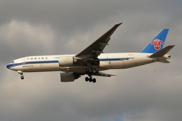 Boeing 777-200 (B-2073)