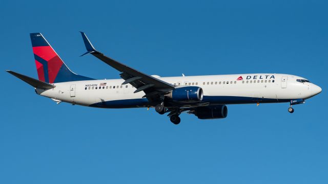 Boeing 737-900 (N854DN) - Oklahoma football charter flight from Lincoln