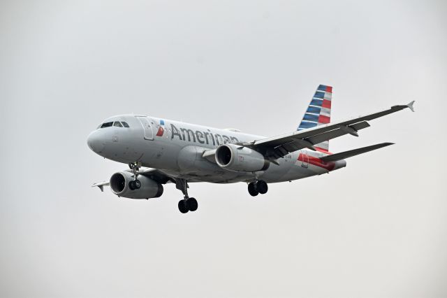 Airbus A319 (N816AW) - 2000 Airbus A319-132 (N816AW/1350)br /br /Flight AAL1111 (AA1111) arriving at runway 24L from Dallas Fort Worth International Airport (KDFW/DFW) on March 16, 2022