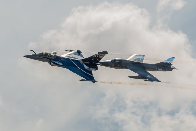 J4201 — - Rafale and Hawker Hunter , Air Show Sion, sept. 2017