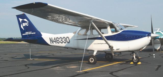 Cessna Skyhawk (N46330) - 1968 Cessna 172K in Danville Va.