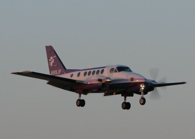 Beechcraft King Air 100 (N919JP) - Dusk landing at the Downtown Shreveport airport.