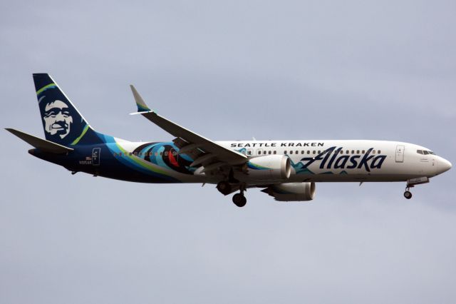 Boeing 737 MAX 9 (N915AK)