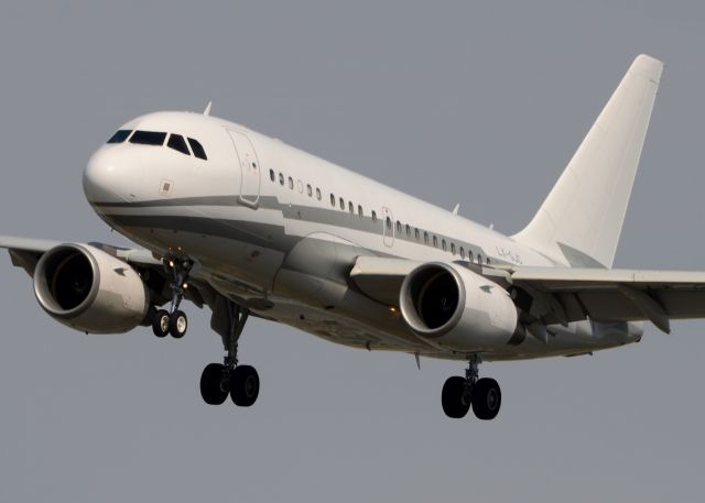 Airbus A318 (LX-GJC)