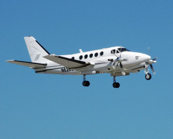 Beechcraft King Air 100 (N626SA) - Landing on RWY 20R