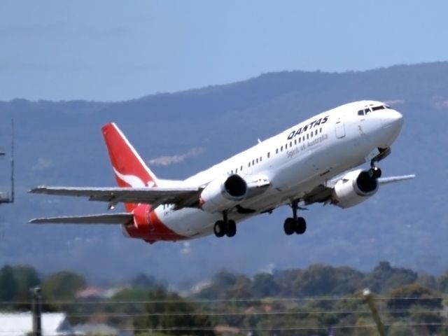 BOEING 737-400 (VH-TJL) - Getting airborne off runway 23 and heading for an interstate destination.