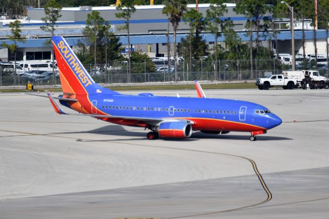 Boeing 737-700 (N701GS)