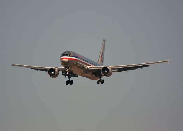 BOEING 767-300 (N357AA)