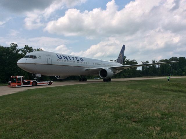 BOEING 767-300 (N657UA) - United Airlines 763 N657UA - Innovations In Flight Day at the Smithsonian Udvar-Hazy Museum