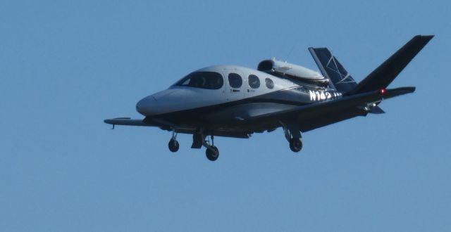 Cirrus Vision SF50 (N142JM) - On short final is this brand new Cirrus Vision SF50 in the Autumn of 2022.