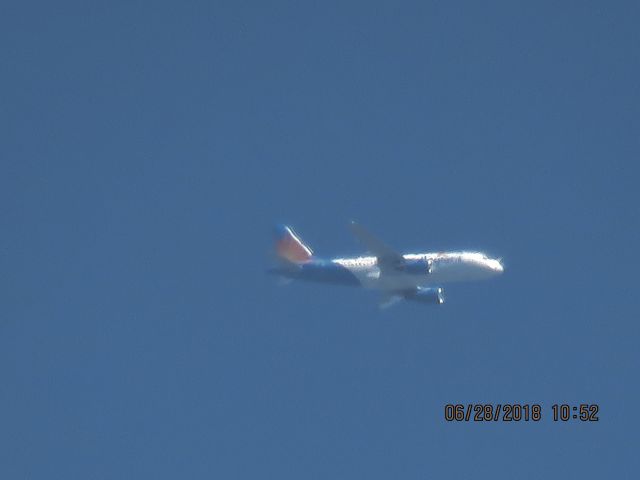 Airbus A319 (N328NV)