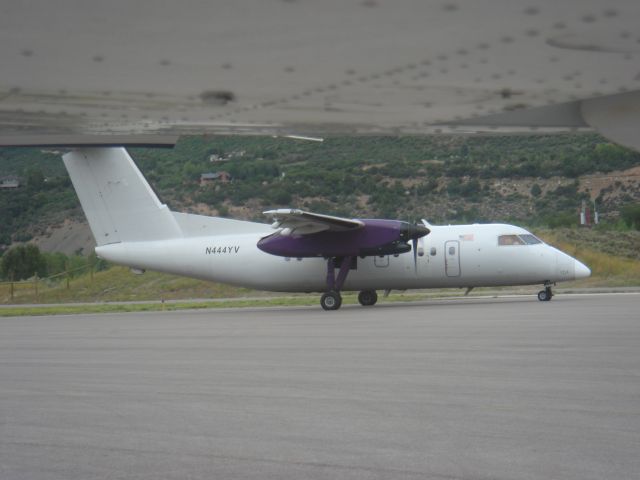 de Havilland Dash 8-200 (N444YV)