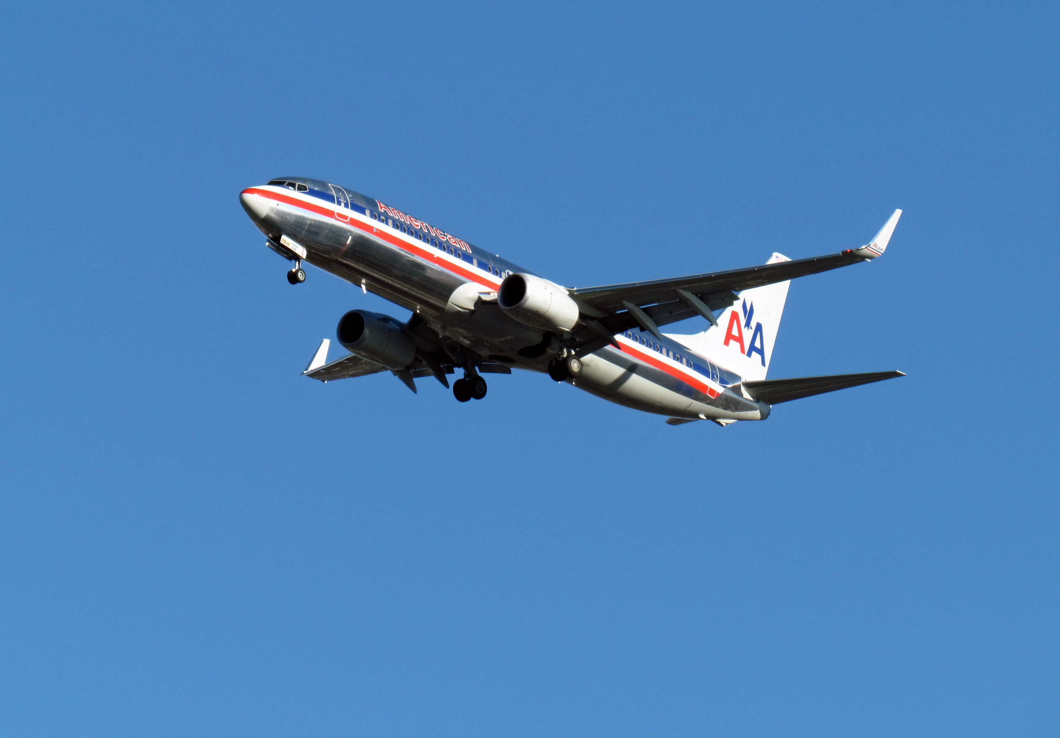 Boeing 737-800 (N902NN)