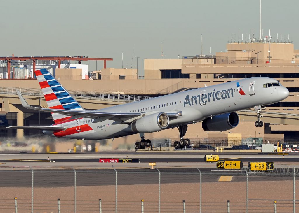 Boeing 757-200 (N936UW)