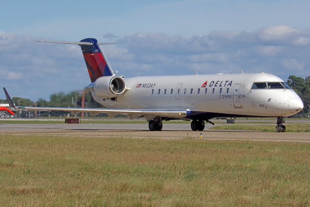 Canadair Regional Jet CRJ-200 (N833AY)