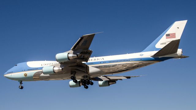 Boeing 747-200 (92-9000)