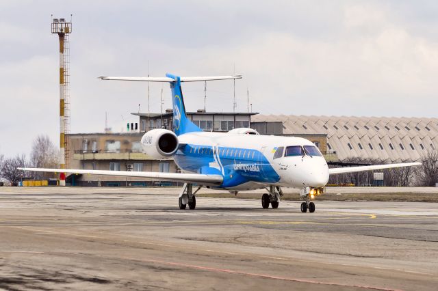 Embraer ERJ-145 (UR-DNB)