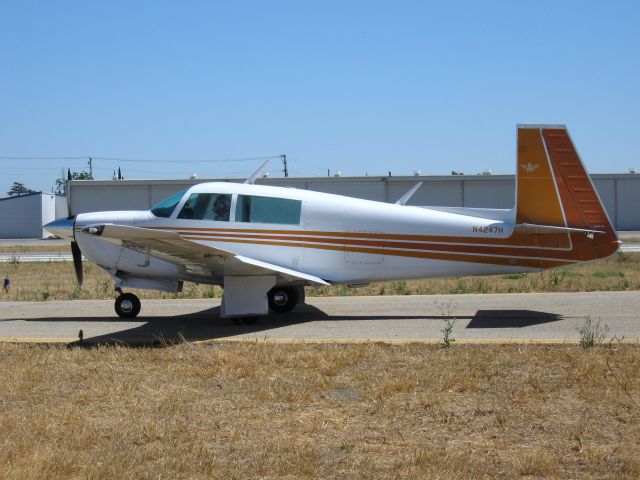 Mooney M-20 (N4247H) - Holding short of RWY 24