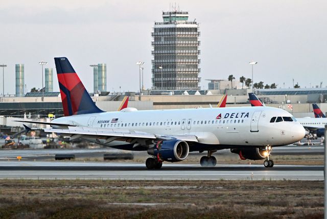 Airbus A320 (N354NW)