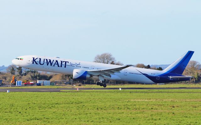 BOEING 777-300 (9K-AOF) - kuwait b777-369er 9k-aof dep shannon for jfk 11/3/17