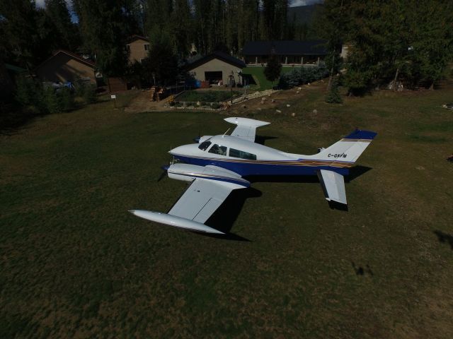 Cessna 310 (C-GKFM)