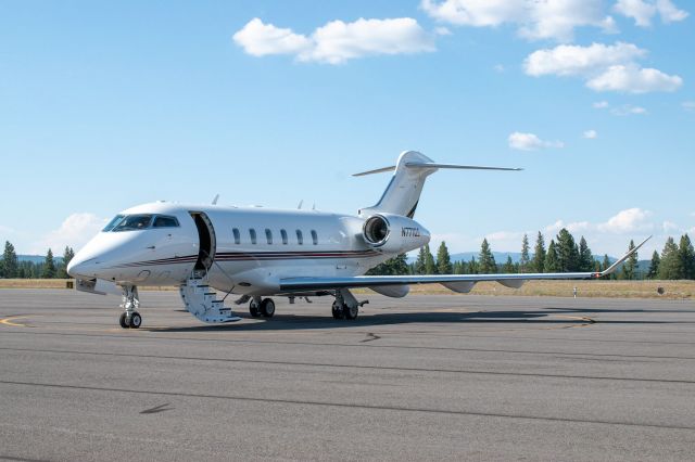 Canadair Challenger 350 (N771QS) - EJA771