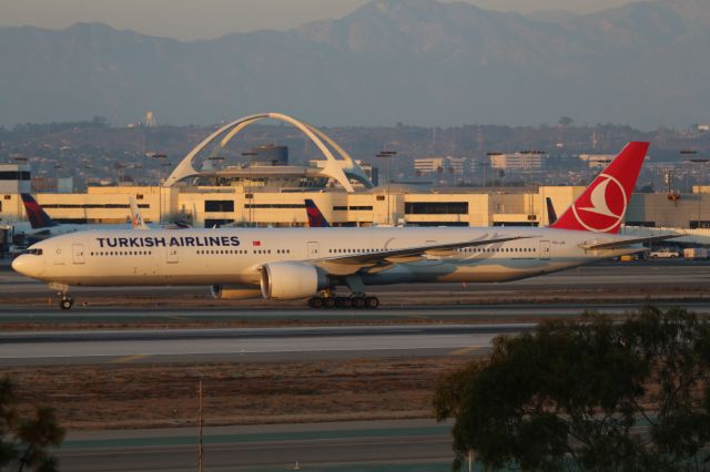 BOEING 777-300ER (TC-JJL)