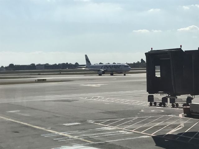 — — - Finnair tail at Copenhagen