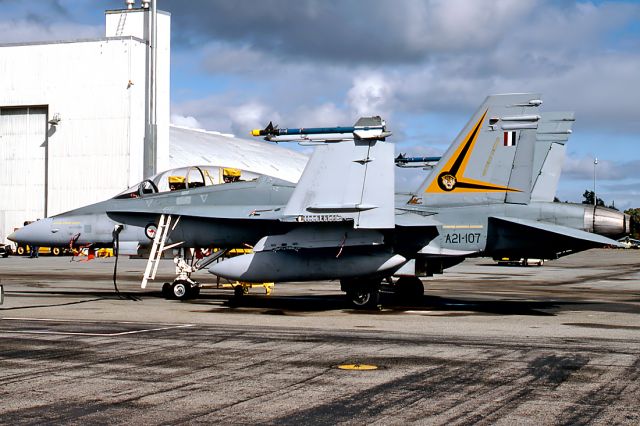 A21107 — - AUSTRALIA - AIR FORCE - McDONNELL DOUGLAS F/A 18B HORNET - REG : A21-107 (CN 0235/ATF107) - EDINBURGH RAAF BASE ADELAIDE SA. AUSTRALIA - YPED 19/5/1986