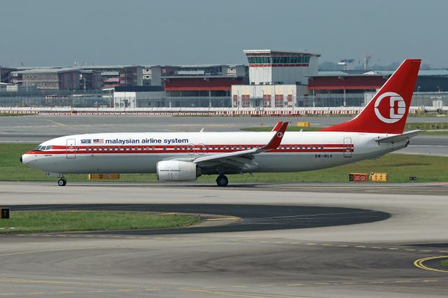 Boeing 737-800 (9M-MLV) - RetroJet livery