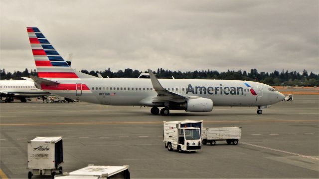 Boeing 737-800 (N872NN)