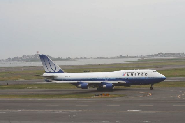 Boeing 747-400 (N182UA)