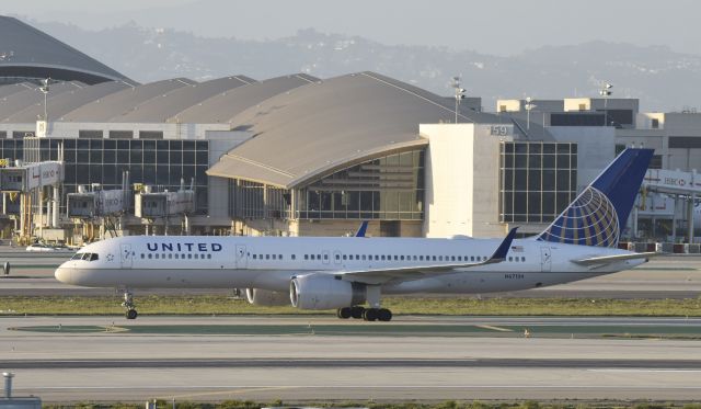 Boeing 757-200 (N67134) - Arrived at LAX on 25L