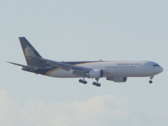 BOEING 767-300 (N347UP)