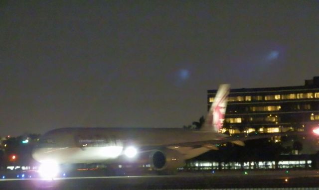 Airbus A350-900 (A7-ALK) - Night Departure!