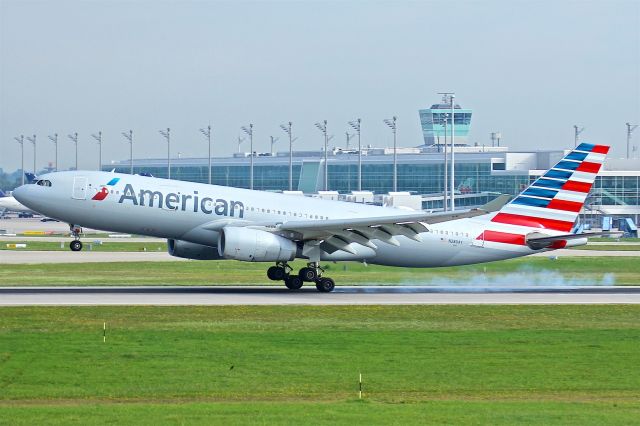 Airbus A330-300 (N280AY)