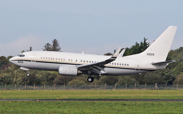 Boeing 737-700 (16-5829) - "cnv4361" usn c-40a 165829 about to land at shannon 25/9/17.