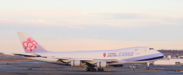 Boeing 747-400 (B-18722)