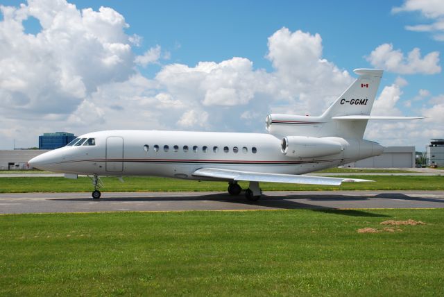 Dassault Falcon 900 (C-GGMI) - Falcon 900EX of Magna Intl. at its home base, Buttonville Airport. August 2/08 taxiing out for departure.