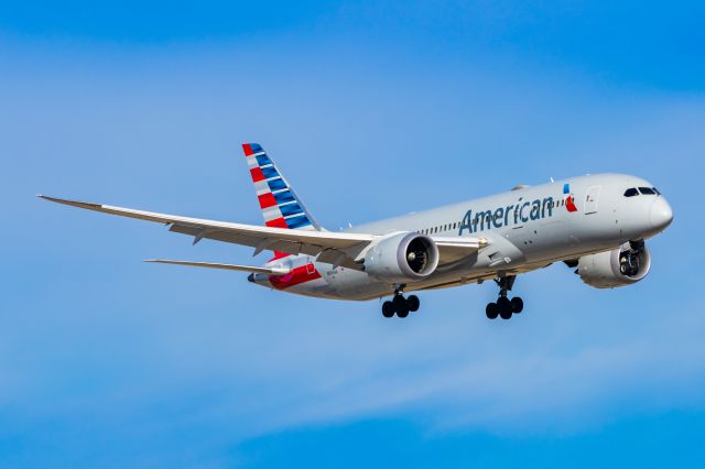 Boeing 787-8 (N806AA) - American Airlines 787-8 landing at DFW on 12/25/22. Taken with a Canon R7 and Tamron 70-200 G2 lens.