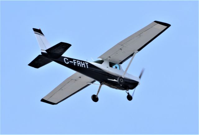 C-FRHT — - C-FRHT Cessna 152 Cargair Ltee survolant la ville de Lavaltrie QC. le 28-03-2023 à 15:52