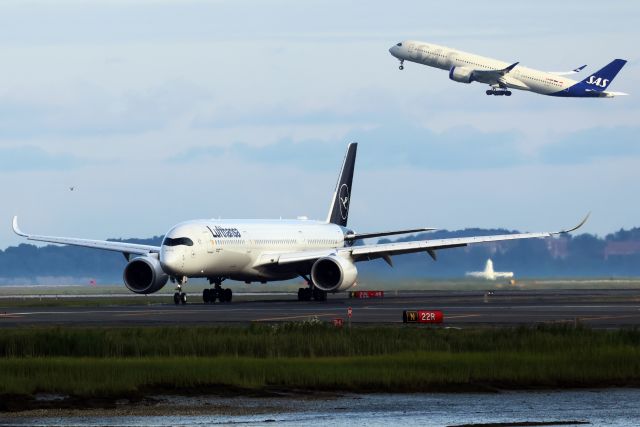 Airbus A350-900 (D-AIXB)