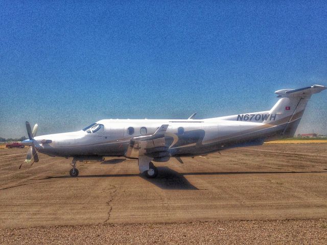 Pilatus PC-12 (N670WH) - N670WH - 2005 Pilatus Flugzeugwerke Ag PC-12/45