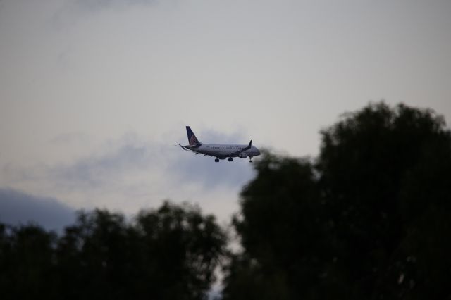 EMBRAER 175 (long wing) (N128SY)