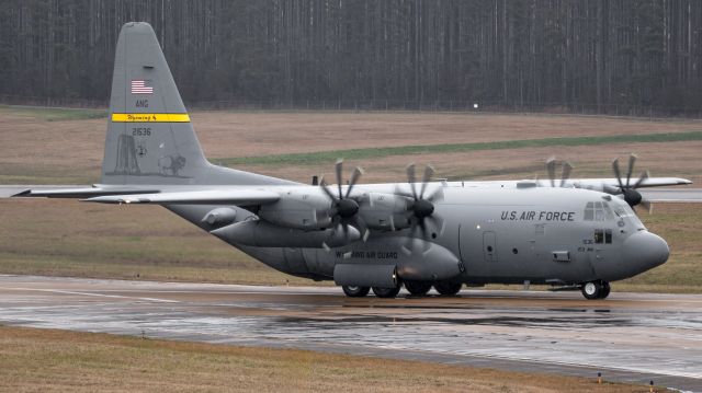 Lockheed C-130 Hercules (92-1536) - "TETON 36" arriving in the pouring rain from Cheyenne, WY