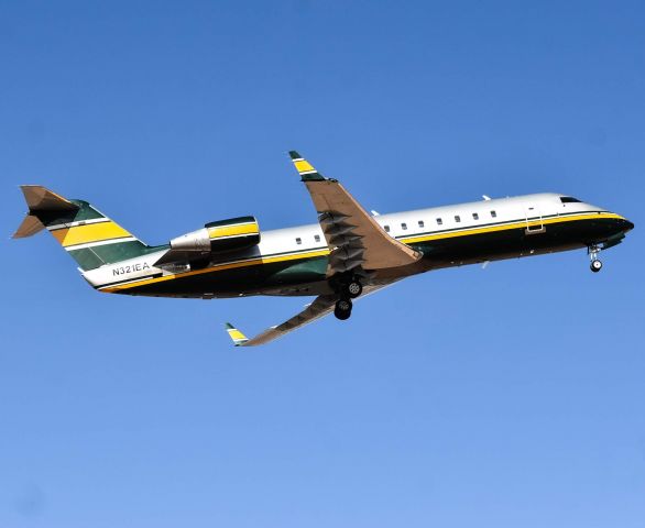 Canadair Regional Jet CRJ-200 (N321EA)