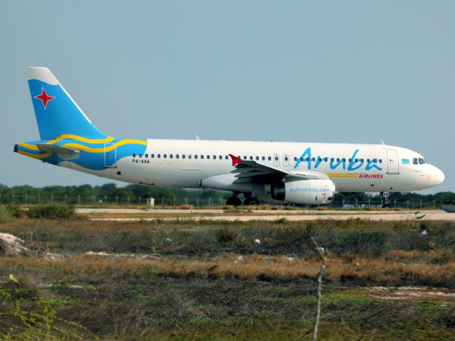 Airbus A320 (P4-AAA)