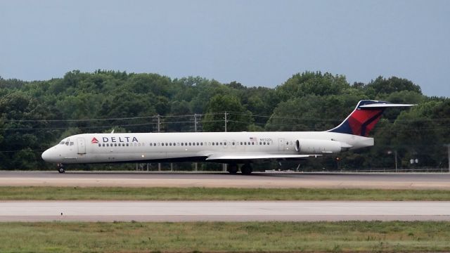 McDonnell Douglas MD-88 (N932DL)